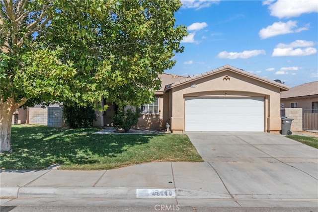 view of front of home featuring a front yard and a garage