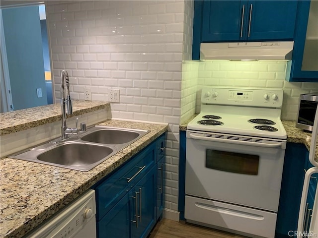 kitchen with white appliances, backsplash, sink, blue cabinetry, and dark hardwood / wood-style flooring