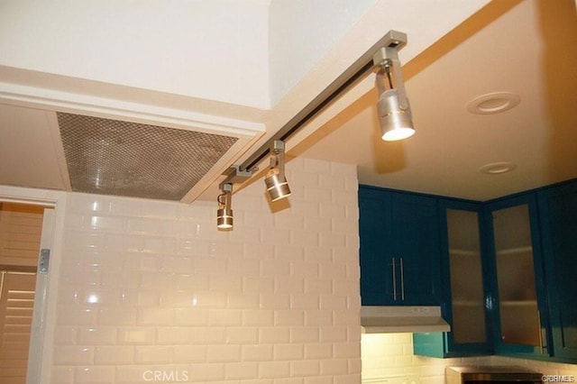 room details featuring tasteful backsplash