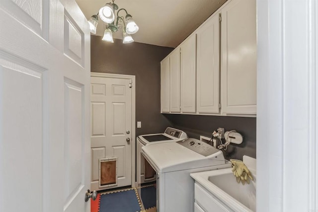 laundry area featuring sink, a chandelier, washer and dryer, and cabinets