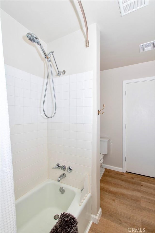57825 El Dorado Dr, Yucca Valley, CA 92284 - bathroom featuring shower / tub combo and wood finished floors