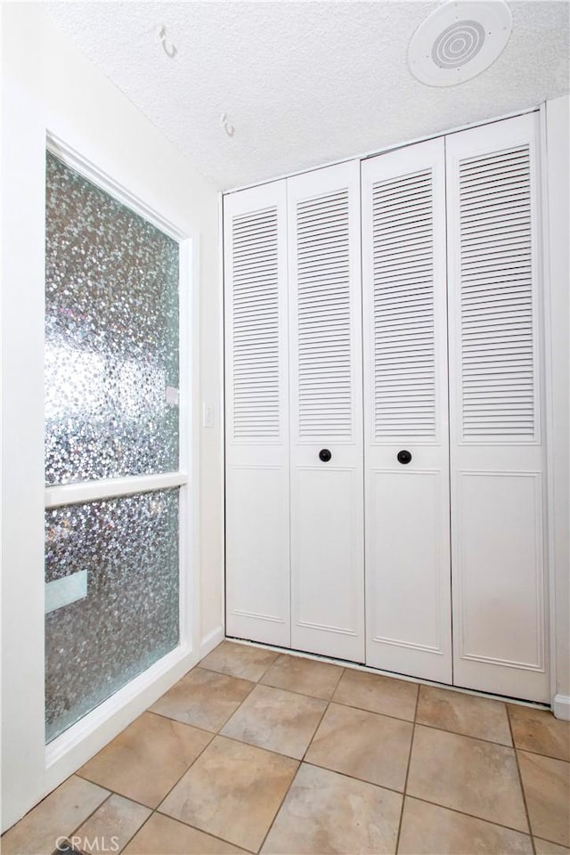 57825 El Dorado Dr, Yucca Valley, CA 92284 - detailed view of a textured ceiling