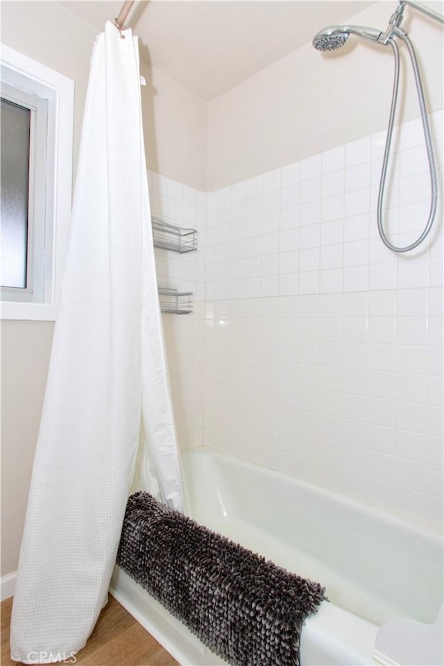 57825 El Dorado Dr, Yucca Valley, CA 92284 - bathroom featuring shower / tub combo with curtain