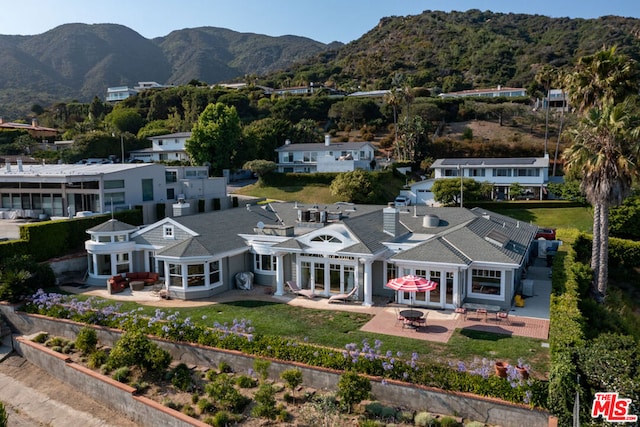 bird's eye view featuring a mountain view