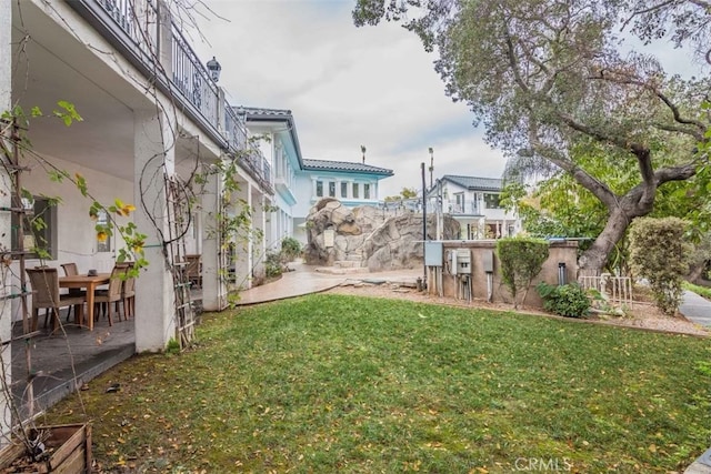 view of yard with a patio