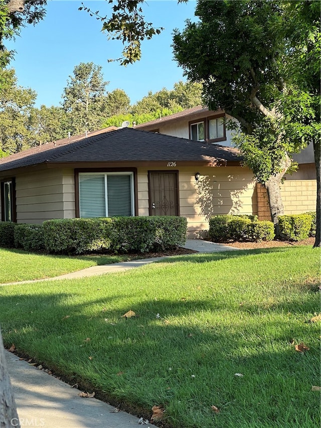 view of front of property with a front lawn