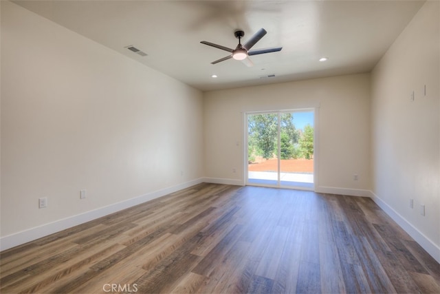 unfurnished room with dark wood-type flooring and ceiling fan