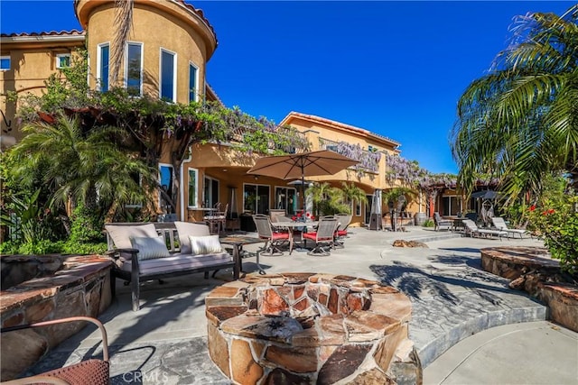 view of patio featuring a fire pit