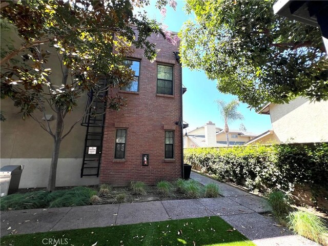 561 W Maple Ave, Orange, CA 92868 - photo 2
