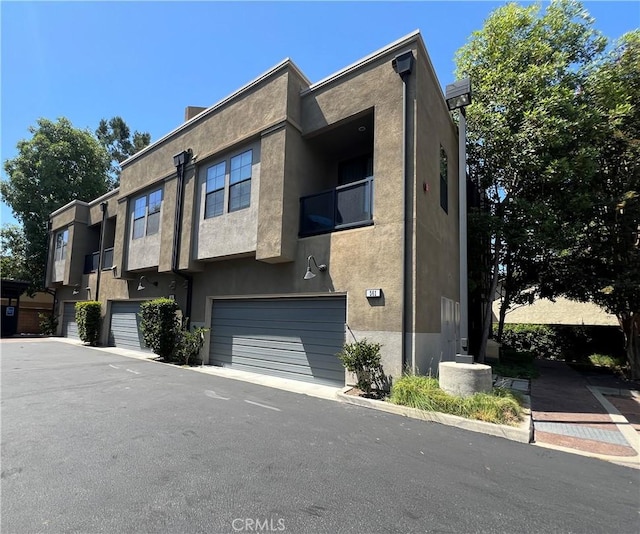 561 W Maple Ave, Orange, CA 92868 - photo 1