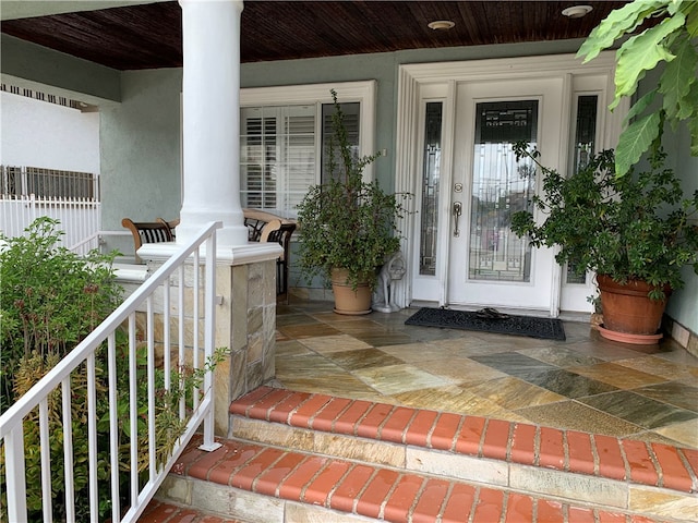 entrance to property featuring covered porch