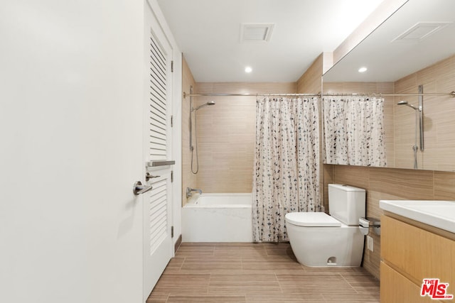 full bathroom featuring shower / tub combo with curtain, vanity, and toilet