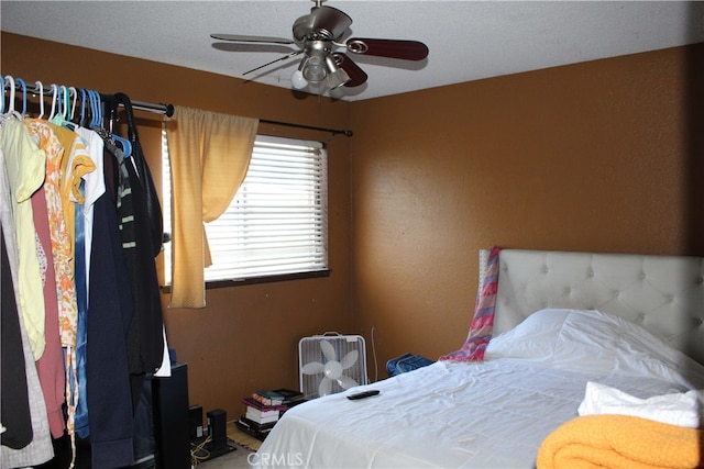 bedroom with ceiling fan