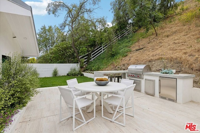 view of patio / terrace featuring an outdoor kitchen and grilling area