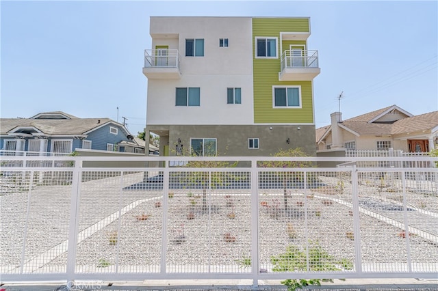 exterior space featuring a balcony