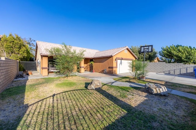 view of front of property featuring a front yard and a garage