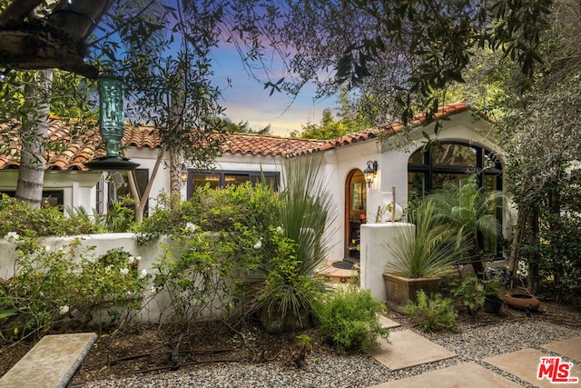 view of mediterranean / spanish-style home