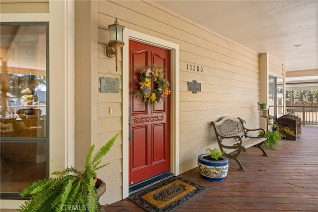 entrance to property featuring covered porch