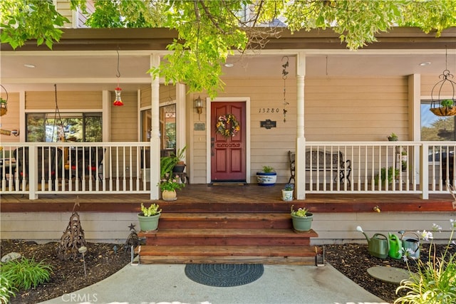 property entrance featuring a porch