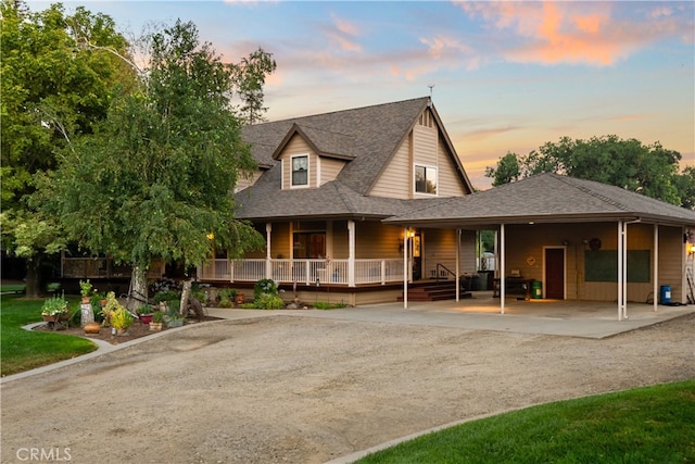 farmhouse featuring covered porch