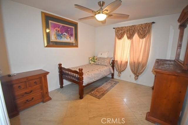 bedroom with ceiling fan