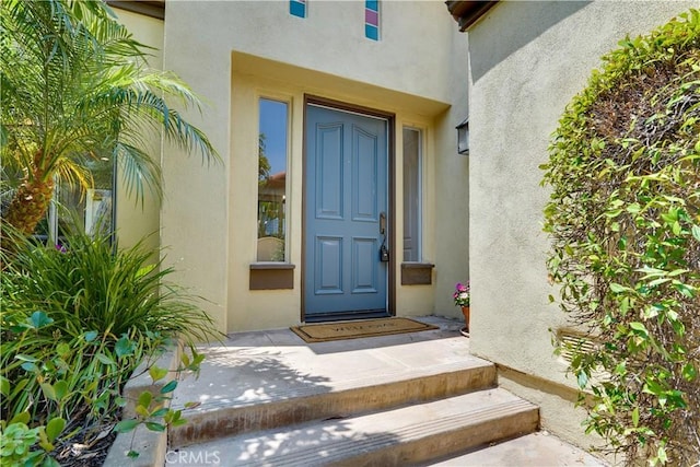 property entrance with stucco siding