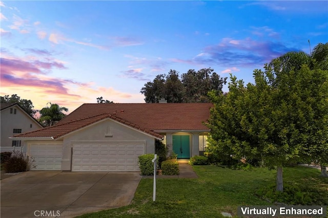 view of front of home featuring a yard and a garage