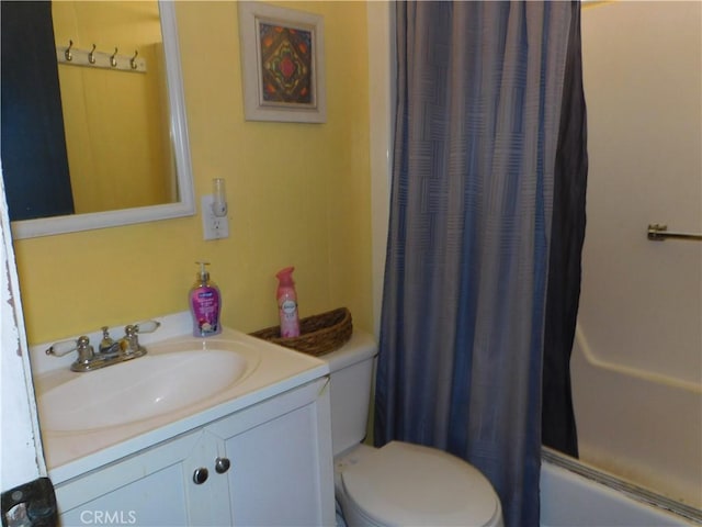 18786 Dove Ct, Hidden Valley Lake, CA 95467 - full bathroom featuring shower / tub combo with curtain, vanity, and toilet