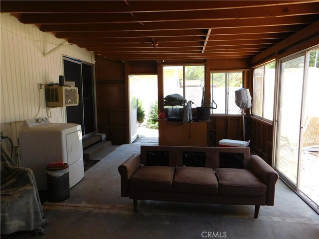 sunroom with washer / dryer