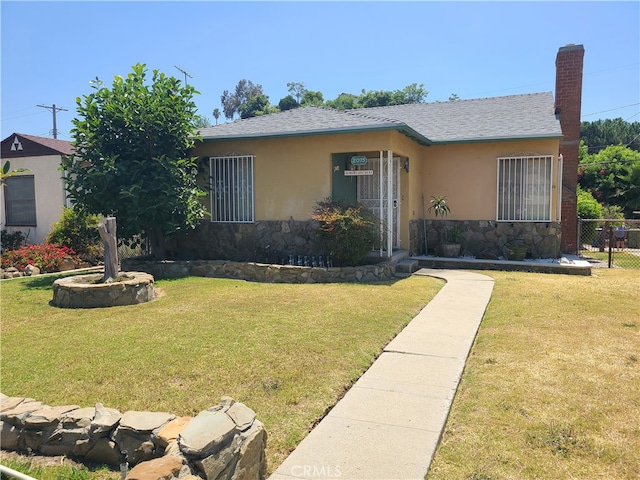 view of front of property with a front lawn