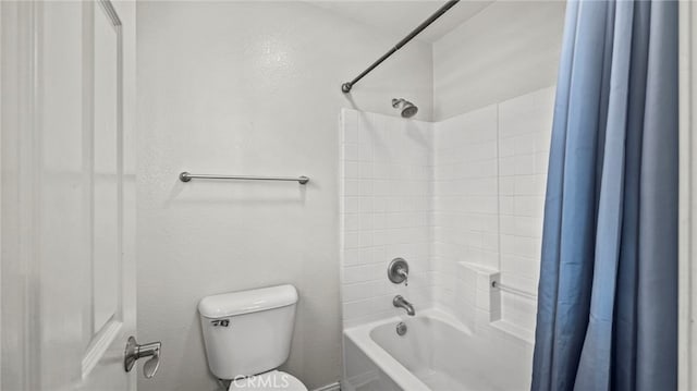 bathroom featuring toilet and shower / bath combo with shower curtain