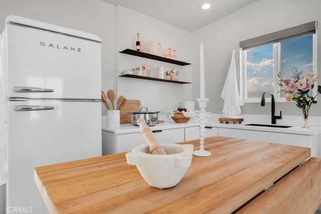 dining space with recessed lighting