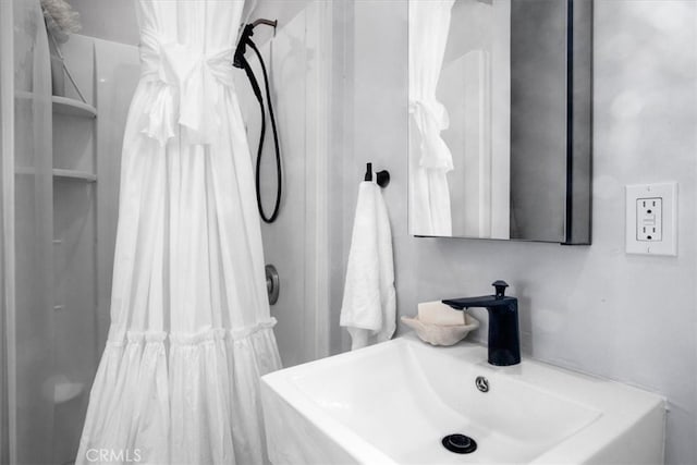 bathroom featuring sink and a shower with curtain