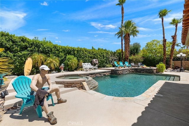 view of pool with an in ground hot tub and a patio area