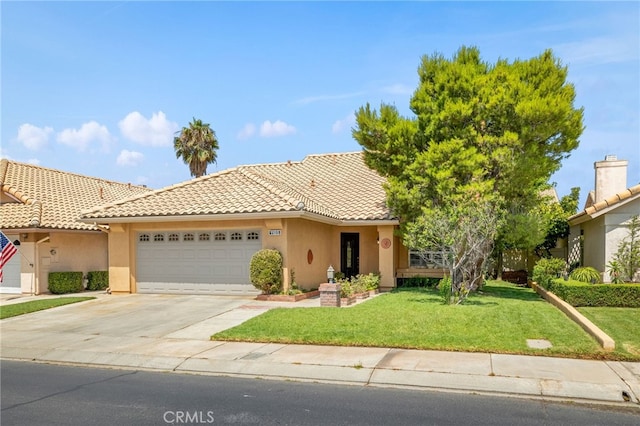 view of front of property featuring a front yard and a garage