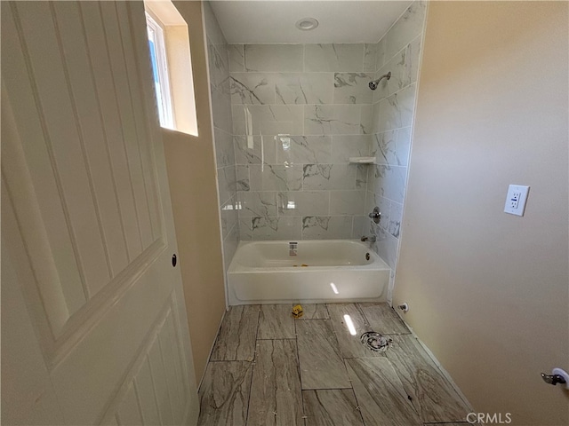 bathroom with tiled shower / bath combo