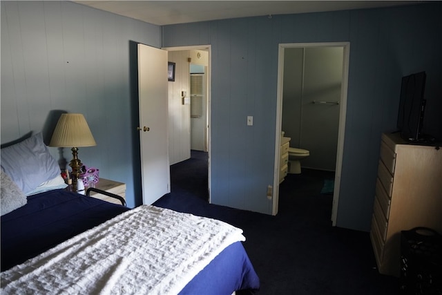 carpeted bedroom featuring ensuite bathroom and a closet