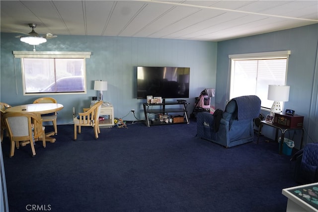 carpeted living room featuring ceiling fan