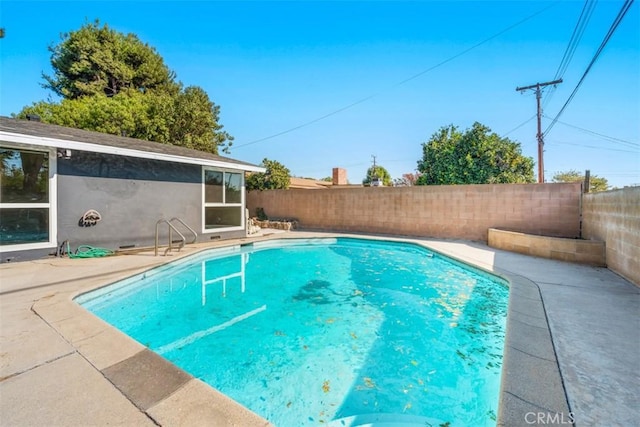 view of swimming pool featuring a patio