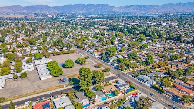 birds eye view of property featuring a mountain view