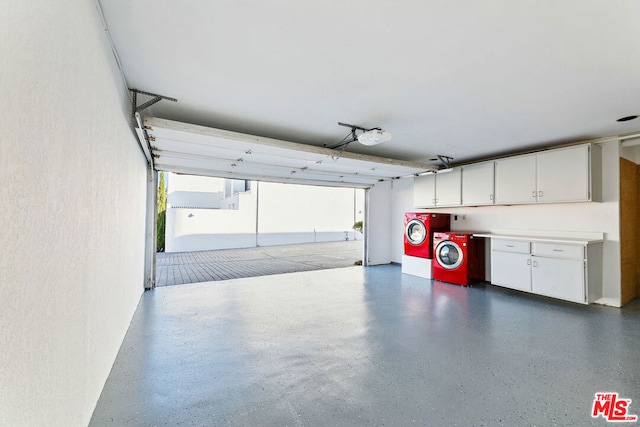 garage featuring independent washer and dryer