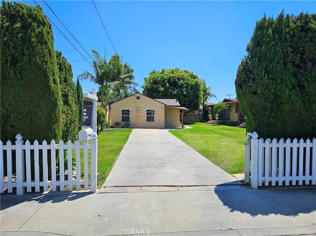 view of front of house with a front yard