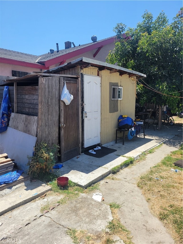 view of outbuilding