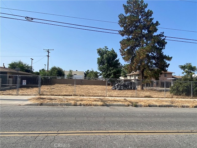 Listing photo 3 for 607 W Devonshire Ave, Hemet CA 92543