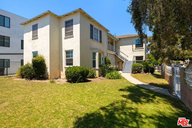 view of front facade with a front yard