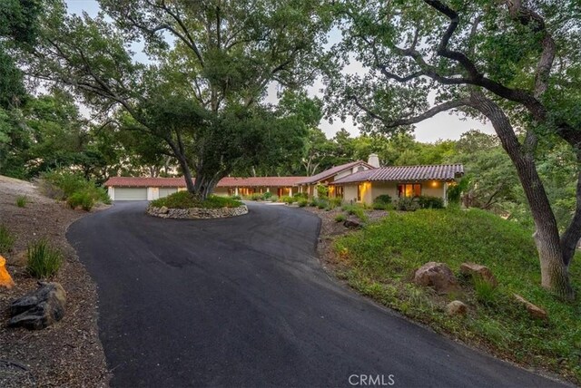 view of front of property featuring a garage