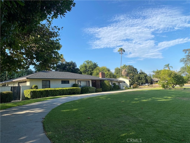 view of front of property with a front yard