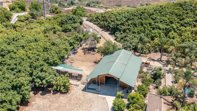 bird's eye view featuring a wooded view