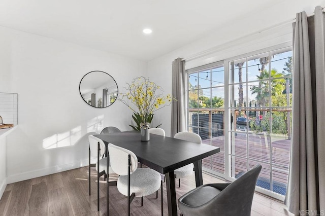 dining space with light wood-style flooring, baseboards, and recessed lighting