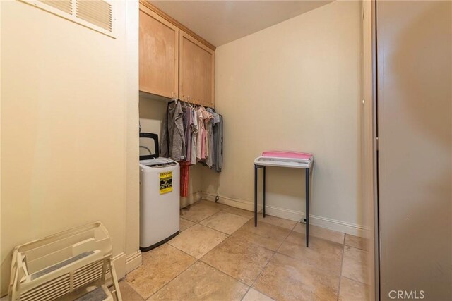 laundry area with washer / clothes dryer and cabinets